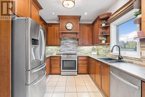 197 Hayward Court, Guelph/Eramosa, ON - Indoor Photo Showing Kitchen With Double Sink