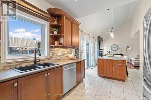 197 Hayward Court, Guelph/Eramosa, ON - Indoor Photo Showing Kitchen With Double Sink