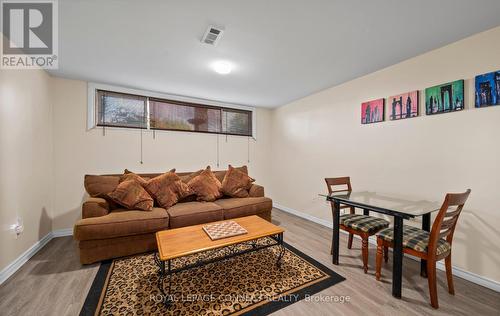 589 Talbot Court, Oshawa, ON - Indoor Photo Showing Living Room