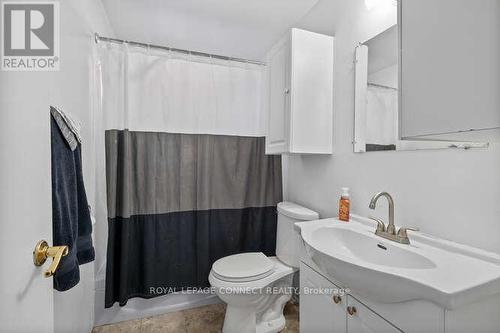 589 Talbot Court, Oshawa, ON - Indoor Photo Showing Bathroom