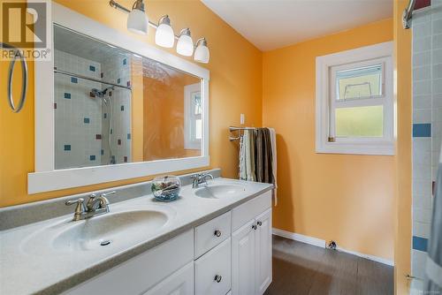 4156 Uplands Dr, Nanaimo, BC - Indoor Photo Showing Bathroom