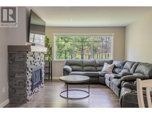 228 Shadow Mountain  Boulevard, Cranbrook, BC - Indoor Photo Showing Living Room With Fireplace