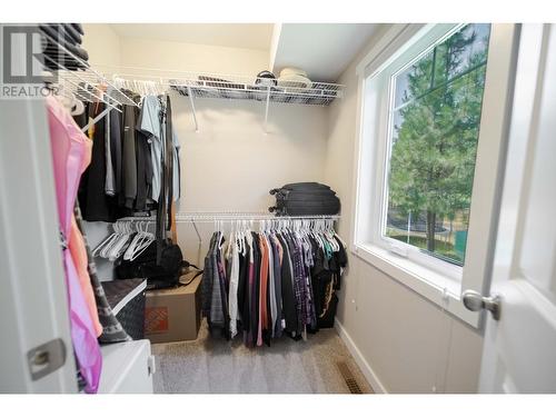 228 Shadow Mountain  Boulevard, Cranbrook, BC - Indoor With Storage