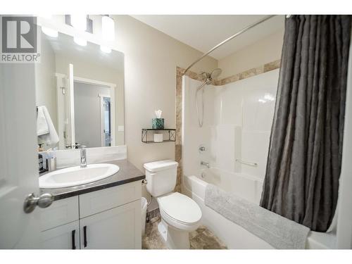 228 Shadow Mountain  Boulevard, Cranbrook, BC - Indoor Photo Showing Bathroom