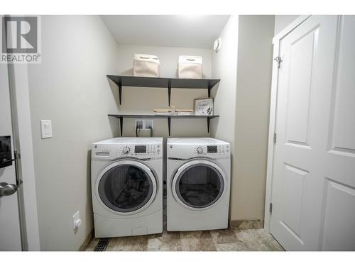 228 Shadow Mountain  Boulevard, Cranbrook, BC - Indoor Photo Showing Laundry Room