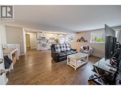 228 Shadow Mountain  Boulevard, Cranbrook, BC - Indoor Photo Showing Living Room