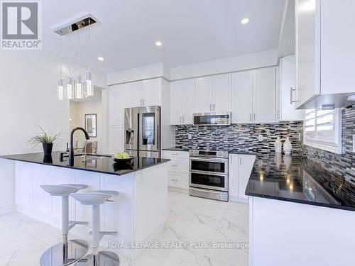 Cres - 67 Tesla Crescent, East Gwillimbury, ON - Indoor Photo Showing Kitchen With Upgraded Kitchen