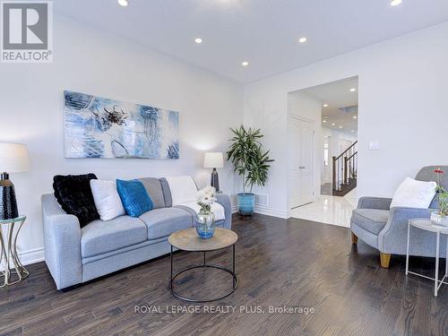 Cres - 67 Tesla Crescent, East Gwillimbury, ON - Indoor Photo Showing Living Room