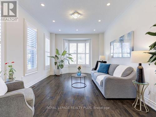 Cres - 67 Tesla Crescent, East Gwillimbury, ON - Indoor Photo Showing Living Room