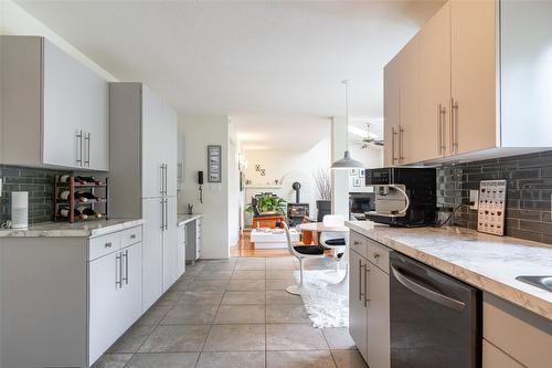 1901 Forest Drive, Revelstoke, BC - Indoor Photo Showing Kitchen