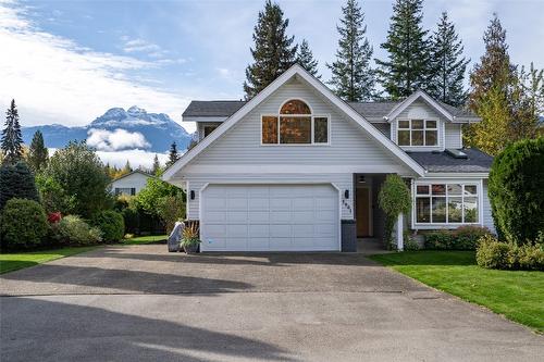 1901 Forest Drive, Revelstoke, BC - Outdoor With Facade