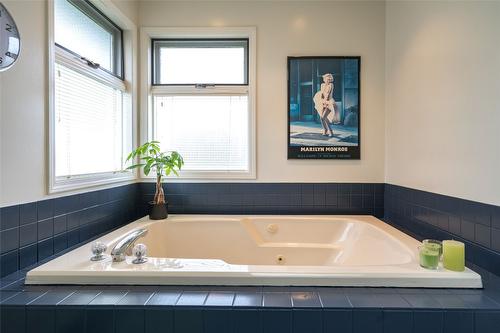 1901 Forest Drive, Revelstoke, BC - Indoor Photo Showing Bathroom