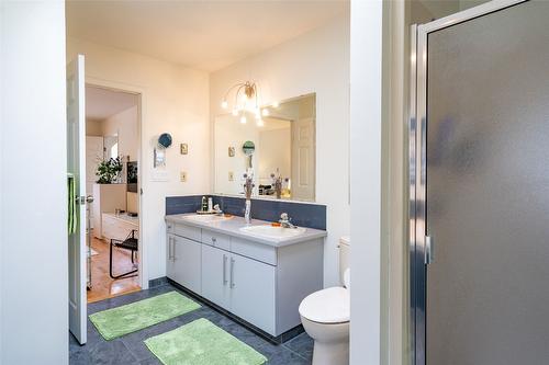 1901 Forest Drive, Revelstoke, BC - Indoor Photo Showing Bathroom