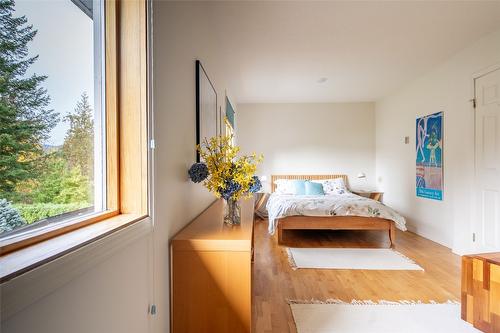 1901 Forest Drive, Revelstoke, BC - Indoor Photo Showing Bedroom