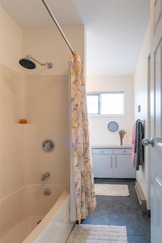 1901 Forest Drive, Revelstoke, BC - Indoor Photo Showing Bathroom