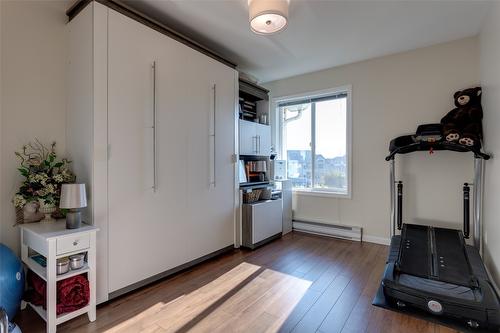 409-3160 Casorso Road, Kelowna, BC - Indoor Photo Showing Gym Room