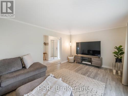 1158 Venus Crescent, Oshawa, ON - Indoor Photo Showing Living Room