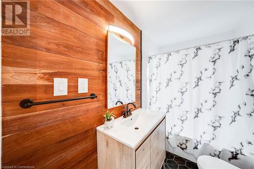 43 Adair Avenue S, Hamilton, ON - Indoor Photo Showing Bathroom