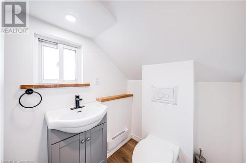 43 Adair Avenue S, Hamilton, ON - Indoor Photo Showing Bathroom