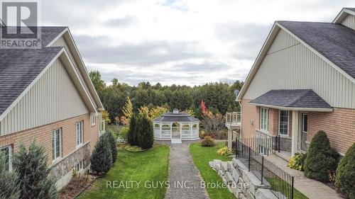 98 Village Crescent, Peterborough (Otonabee), ON - Outdoor