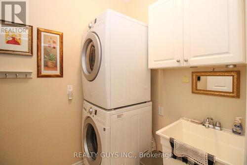 98 Village Crescent, Peterborough (Otonabee), ON - Indoor Photo Showing Laundry Room