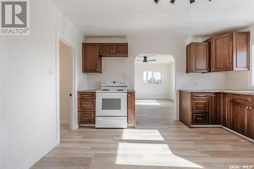 602 9Th Avenue Nw, Moose Jaw, SK - Indoor Photo Showing Kitchen