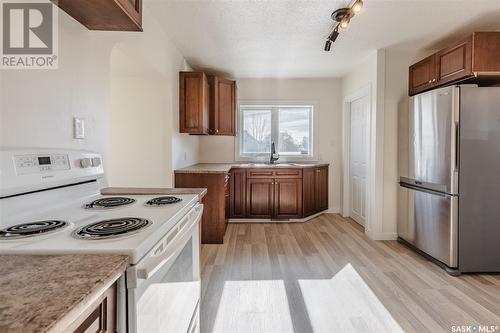 602 9Th Avenue Nw, Moose Jaw, SK - Indoor Photo Showing Kitchen