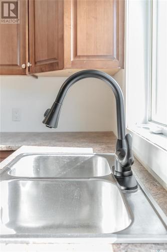 602 9Th Avenue Nw, Moose Jaw, SK - Indoor Photo Showing Kitchen With Double Sink