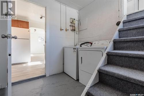 602 9Th Avenue Nw, Moose Jaw, SK - Indoor Photo Showing Laundry Room