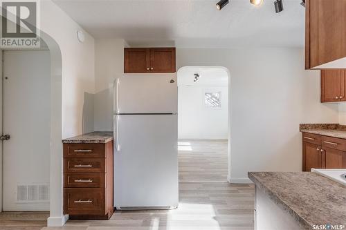 602 9Th Avenue Nw, Moose Jaw, SK - Indoor Photo Showing Kitchen