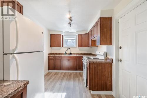 602 9Th Avenue Nw, Moose Jaw, SK - Indoor Photo Showing Kitchen