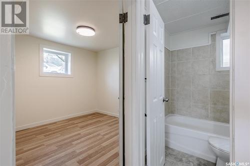 602 9Th Avenue Nw, Moose Jaw, SK - Indoor Photo Showing Bathroom