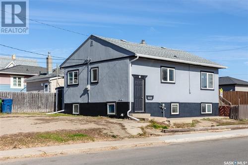 602 9Th Avenue Nw, Moose Jaw, SK - Outdoor