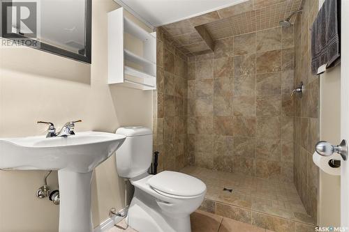 224 Rae Street, Regina, SK - Indoor Photo Showing Bathroom