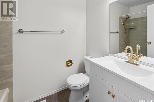 231 Weyakwin Drive, Saskatoon, SK - Indoor Photo Showing Bathroom