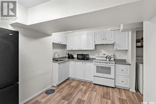 231 Weyakwin Drive, Saskatoon, SK - Indoor Photo Showing Kitchen