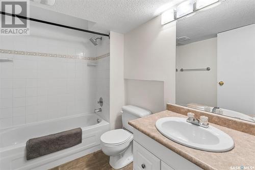 231 Weyakwin Drive, Saskatoon, SK - Indoor Photo Showing Bathroom