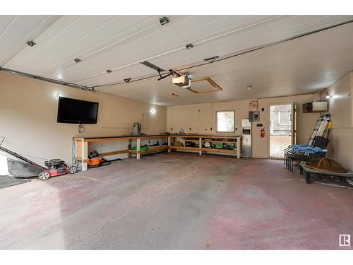 10466 148 St Nw, Edmonton, AB - Indoor Photo Showing Garage