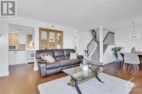 1014 Tanguay Court, Ottawa, ON - Indoor Photo Showing Living Room