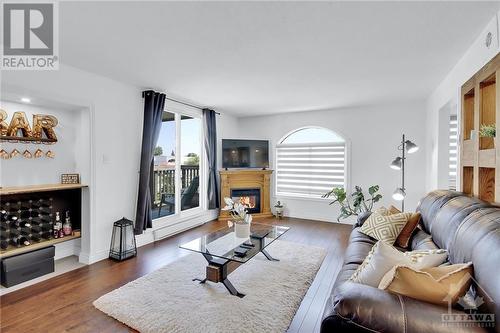 1014 Tanguay Court, Ottawa, ON - Indoor Photo Showing Living Room