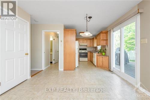 3754 Autumnwood Street, Ottawa, ON - Indoor Photo Showing Kitchen