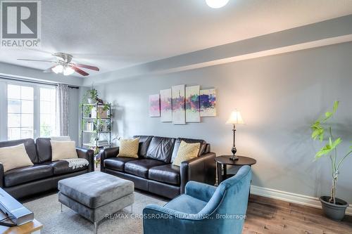 35 Oates Drive, Toronto, ON - Indoor Photo Showing Living Room