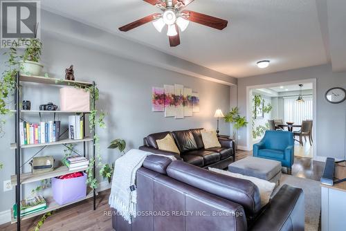 35 Oates Drive, Toronto, ON - Indoor Photo Showing Living Room