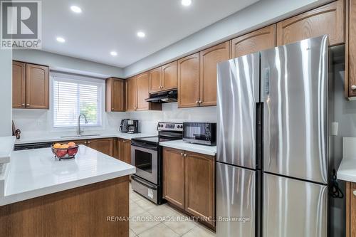 35 Oates Drive, Toronto, ON - Indoor Photo Showing Kitchen