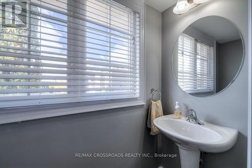 35 Oates Drive, Toronto, ON - Indoor Photo Showing Bathroom