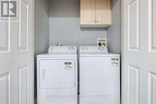 35 Oates Drive, Toronto, ON - Indoor Photo Showing Laundry Room