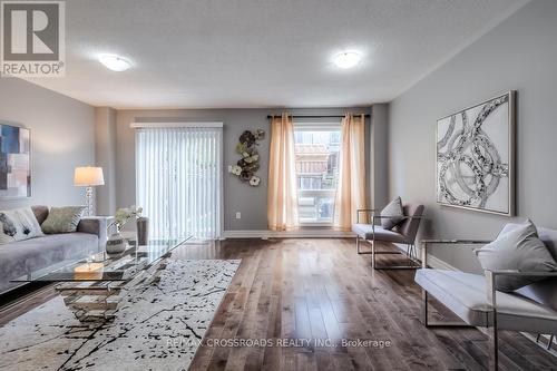 35 Oates Drive, Toronto, ON - Indoor Photo Showing Living Room