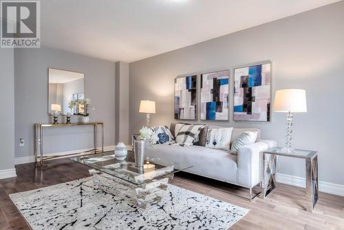 35 Oates Drive, Toronto, ON - Indoor Photo Showing Living Room