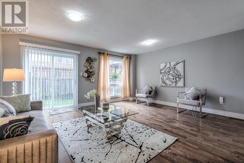 35 Oates Drive, Toronto, ON - Indoor Photo Showing Living Room