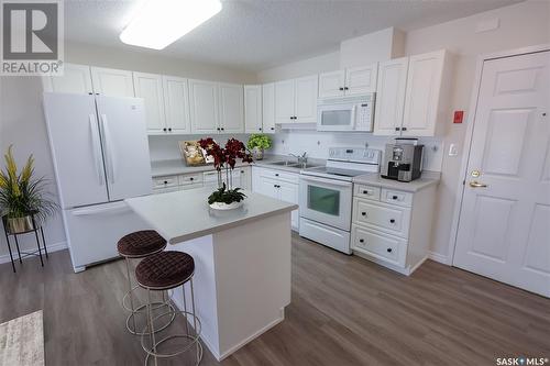 #406 2501 1St Avenue W, Prince Albert, SK - Indoor Photo Showing Kitchen